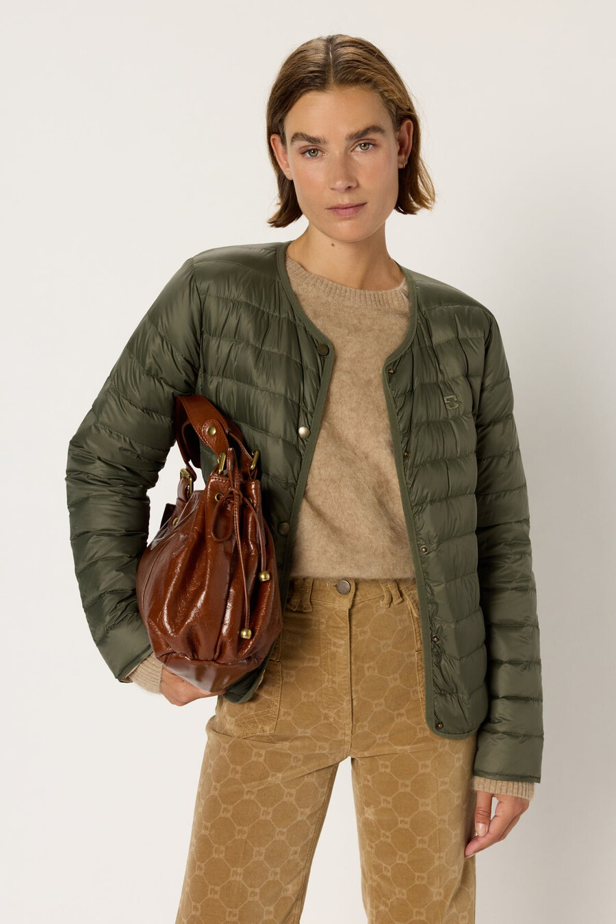 chaqueta corta reversible de plumas - letitia