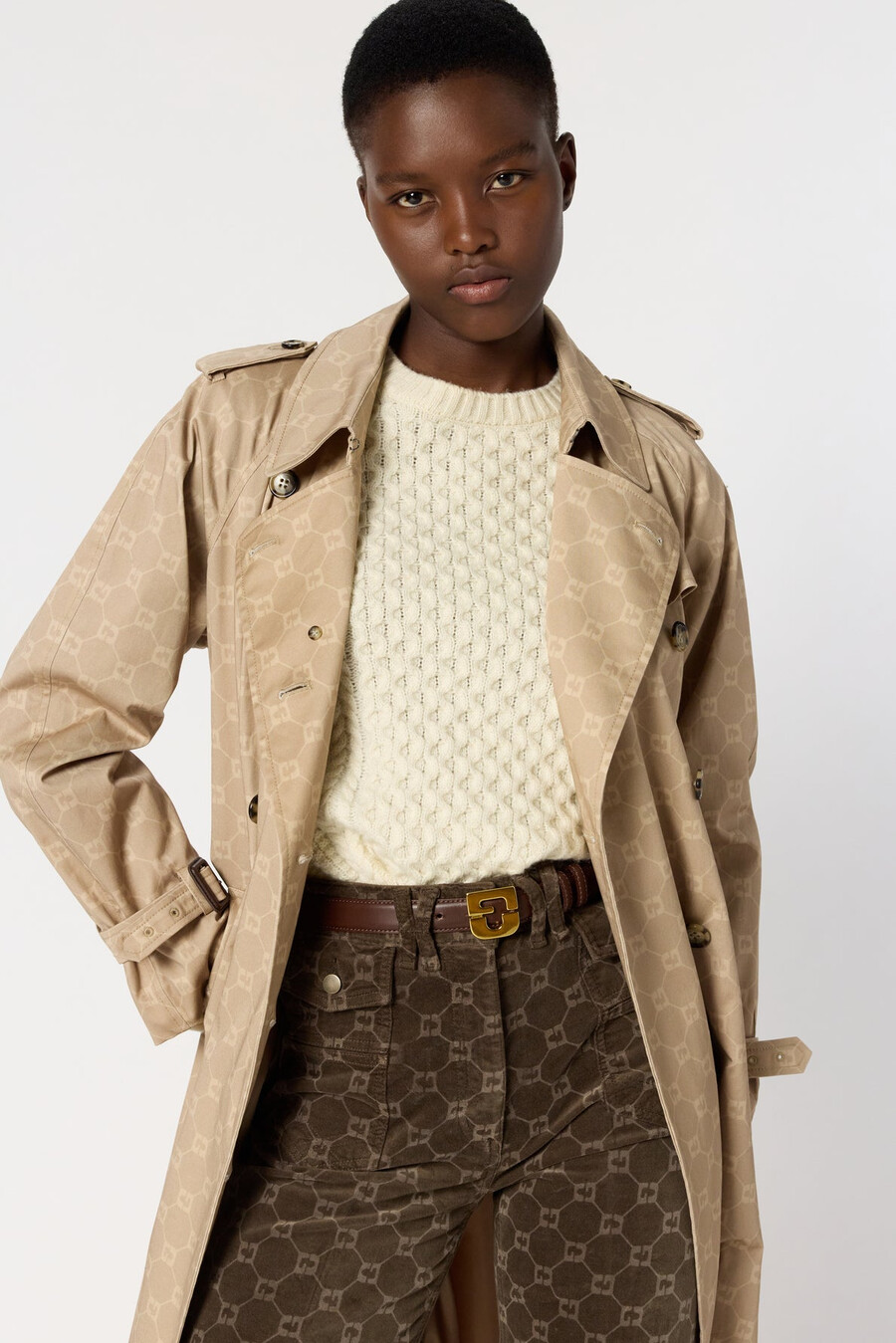 gabardina larga con monograma - serge