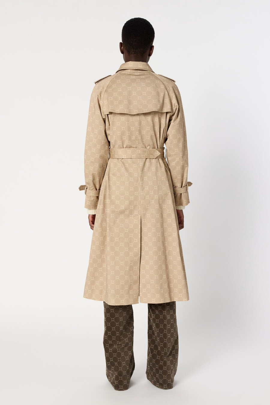 gabardina larga con monograma - serge