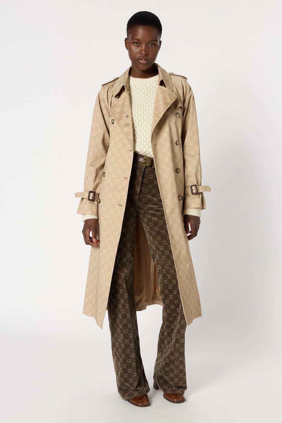 gabardina larga con monograma - serge