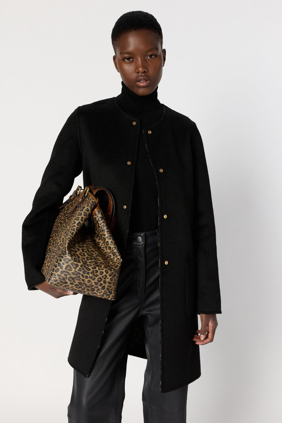 abrigo reversible liso y leopardo - matilda