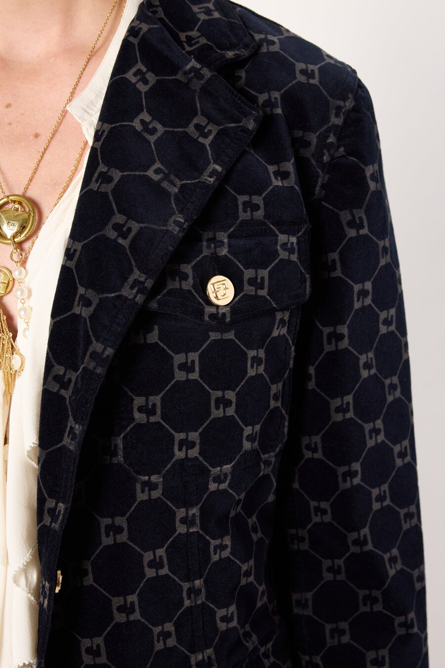 chaqueta de terciopelo con monograma - nyssa