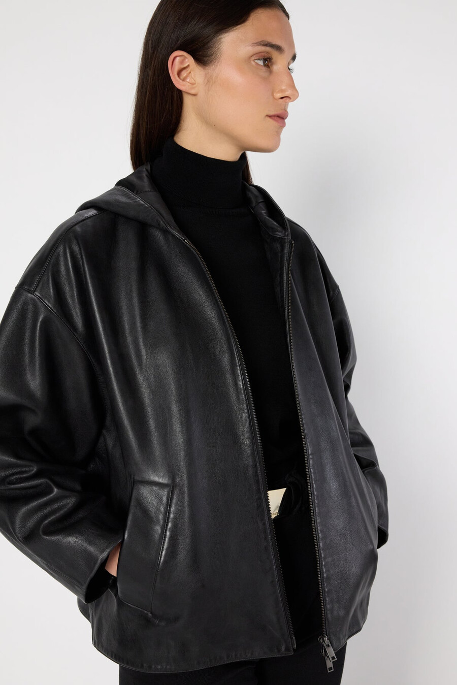 chaqueta de cuero con capucha oversize - nabila