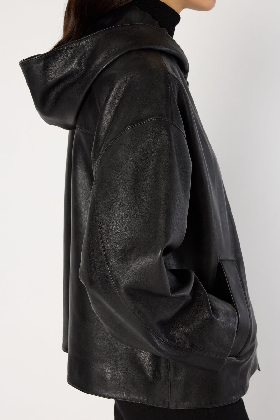 chaqueta de cuero con capucha oversize - nabila