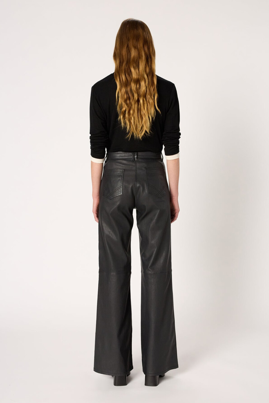 pantalones de cuero acampanados - cynthia