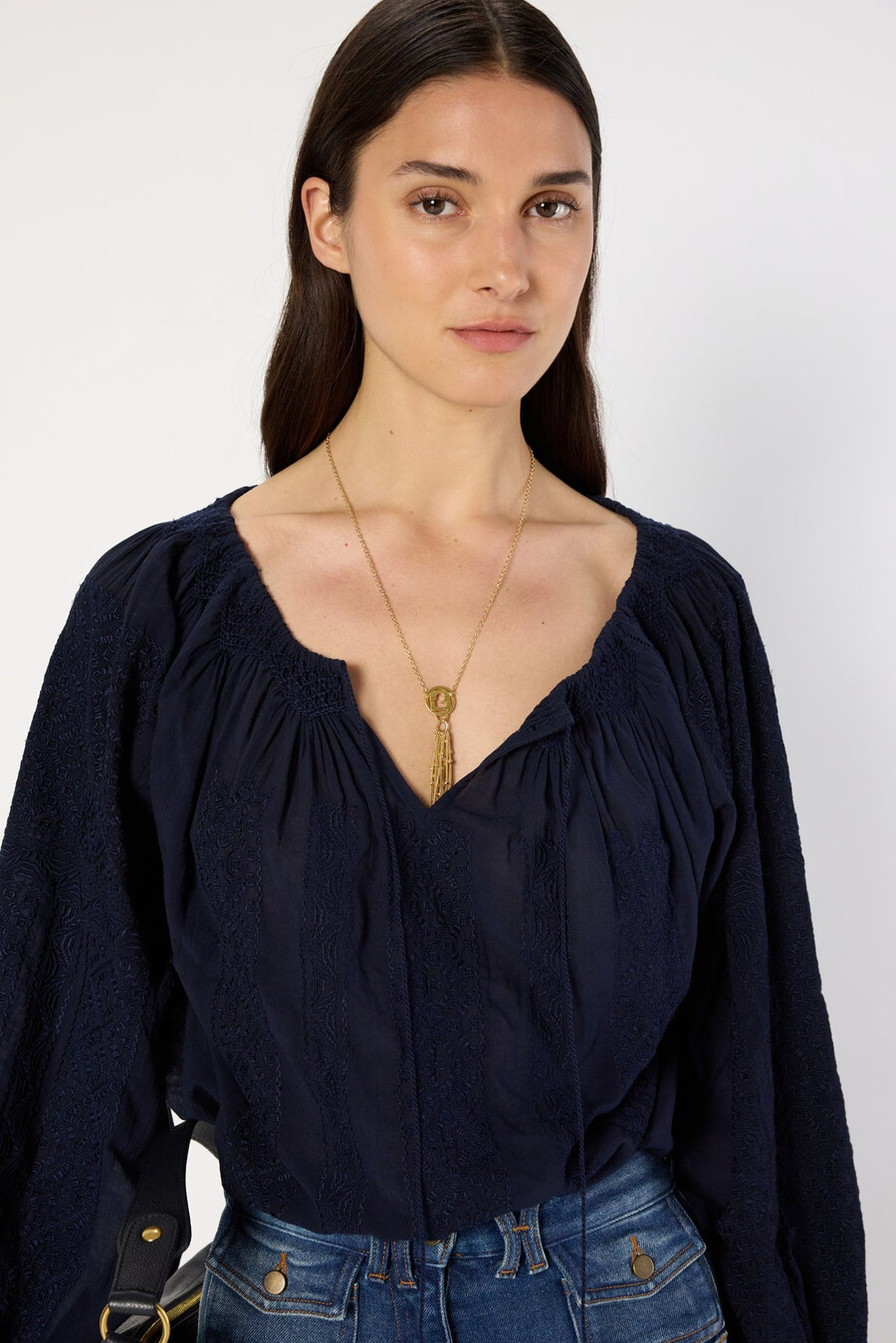 blusa bordada con escote amplio - aglae