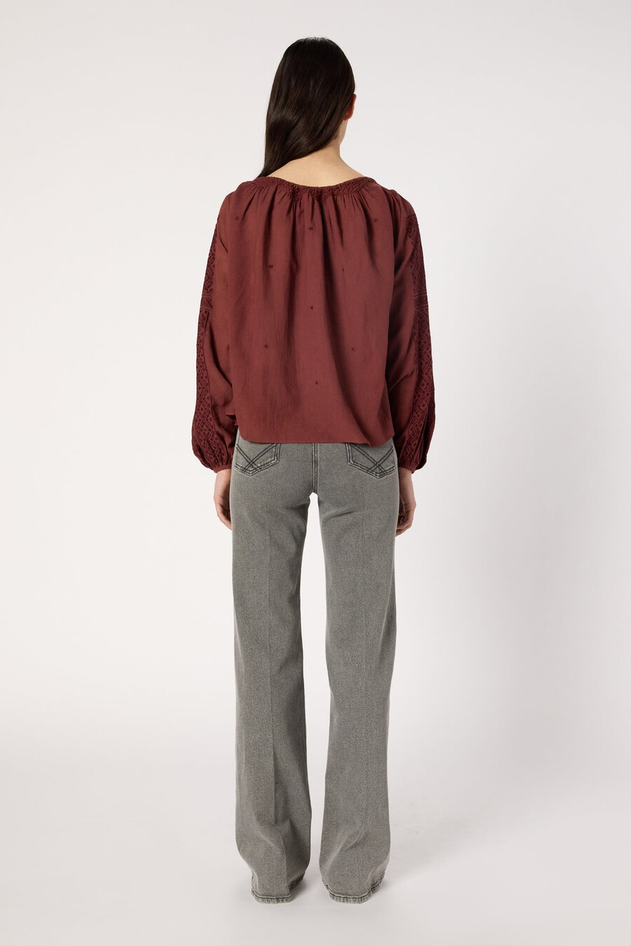blusa bordada con escote amplio - aglae