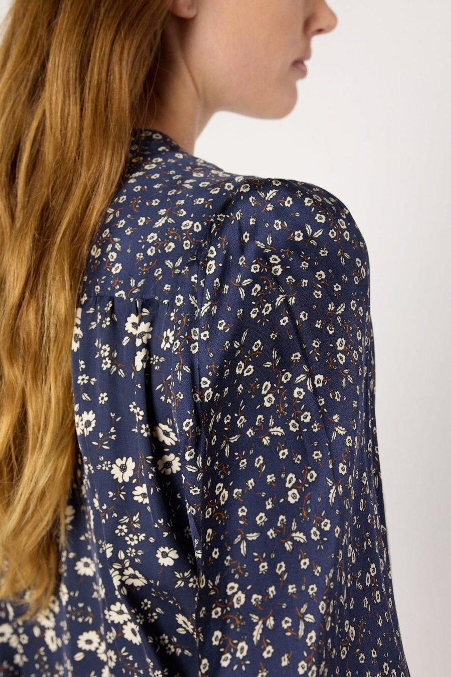 camisa de satén floral - anaelle