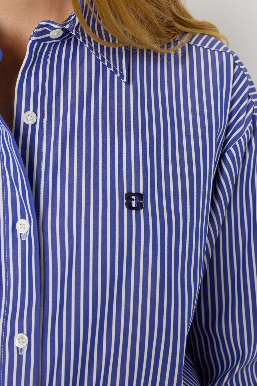 camisa de popelina -arou